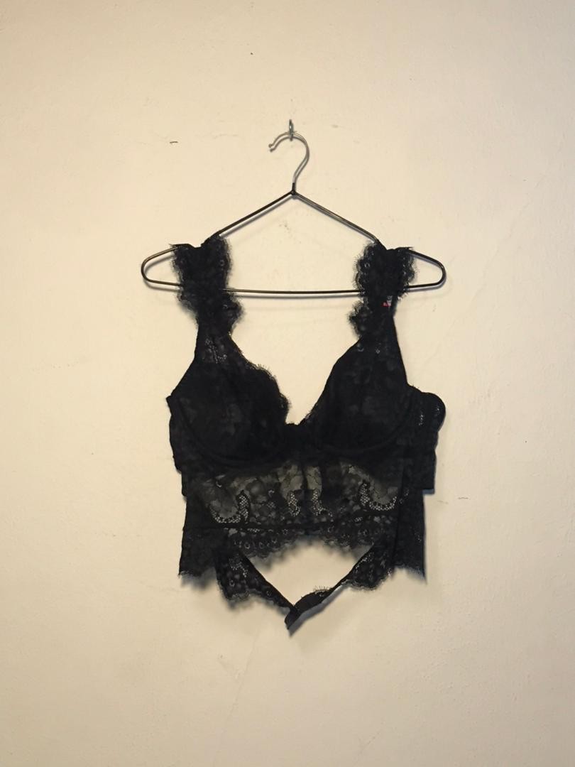 SPIRAL STORE black lace bralette with adjustable straps and scalloped trim