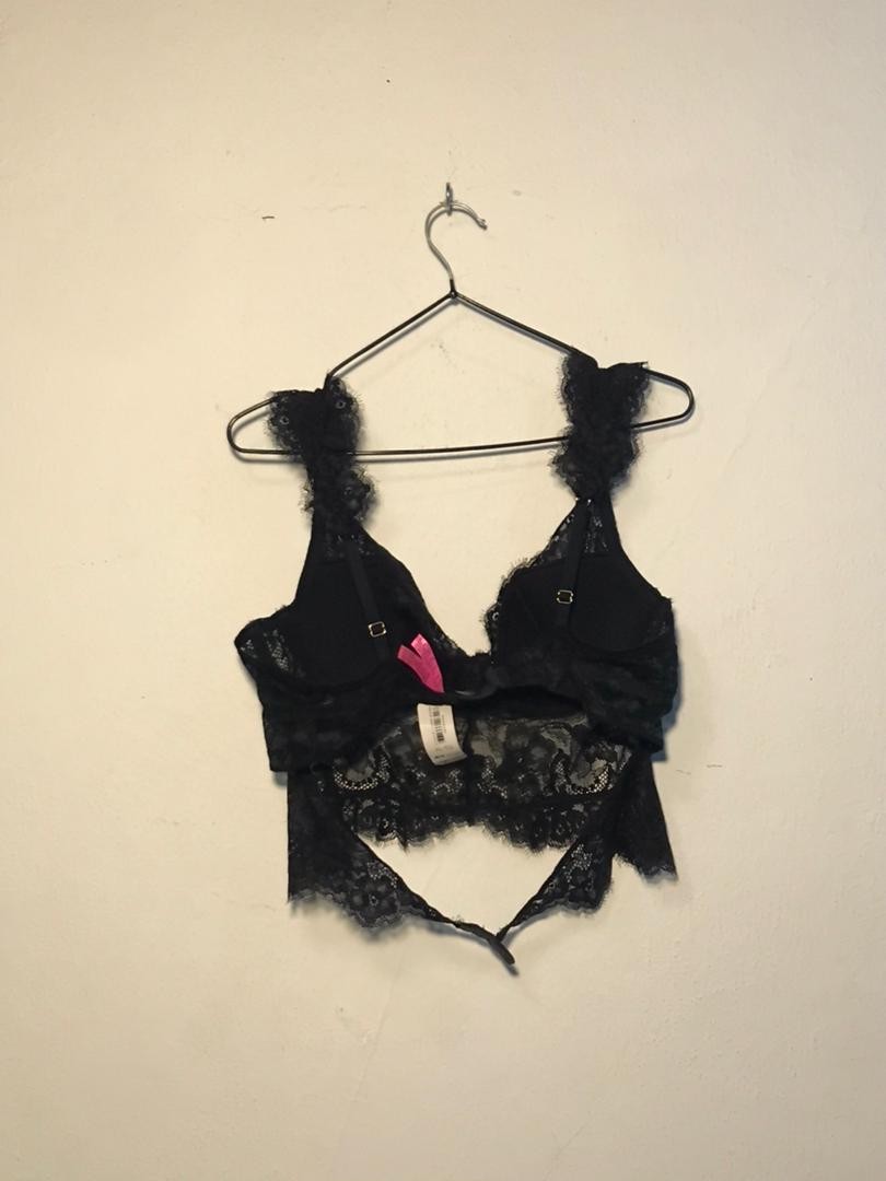 SPIRAL STORE black lace bralette with adjustable straps and scalloped trim