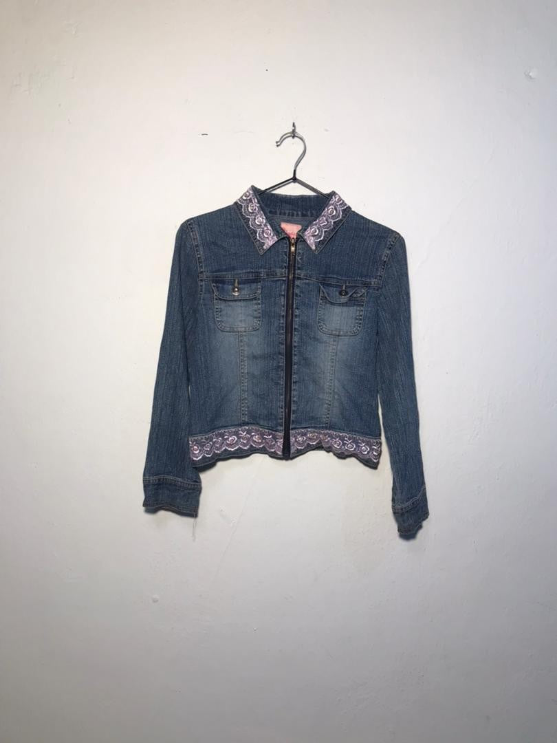 SPIRAL STORE blue denim jacket with lace trim on collar and hem, zip-up front, and chest pockets.