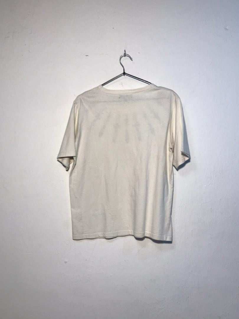 SPIRAL STORE cream graphic t-shirt with short sleeves and crew neck. Soft cotton blend.