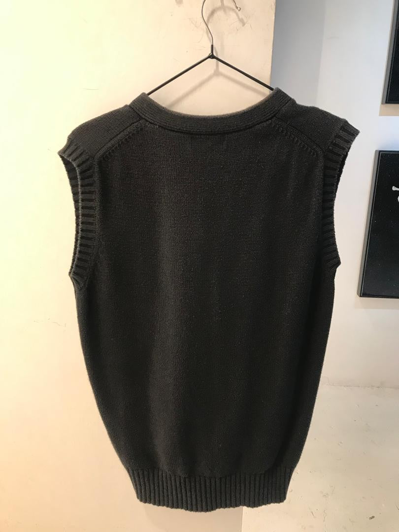 SPIRAL STORE dark grey knit sleeveless hoodie with ribbed trim and crew neck.